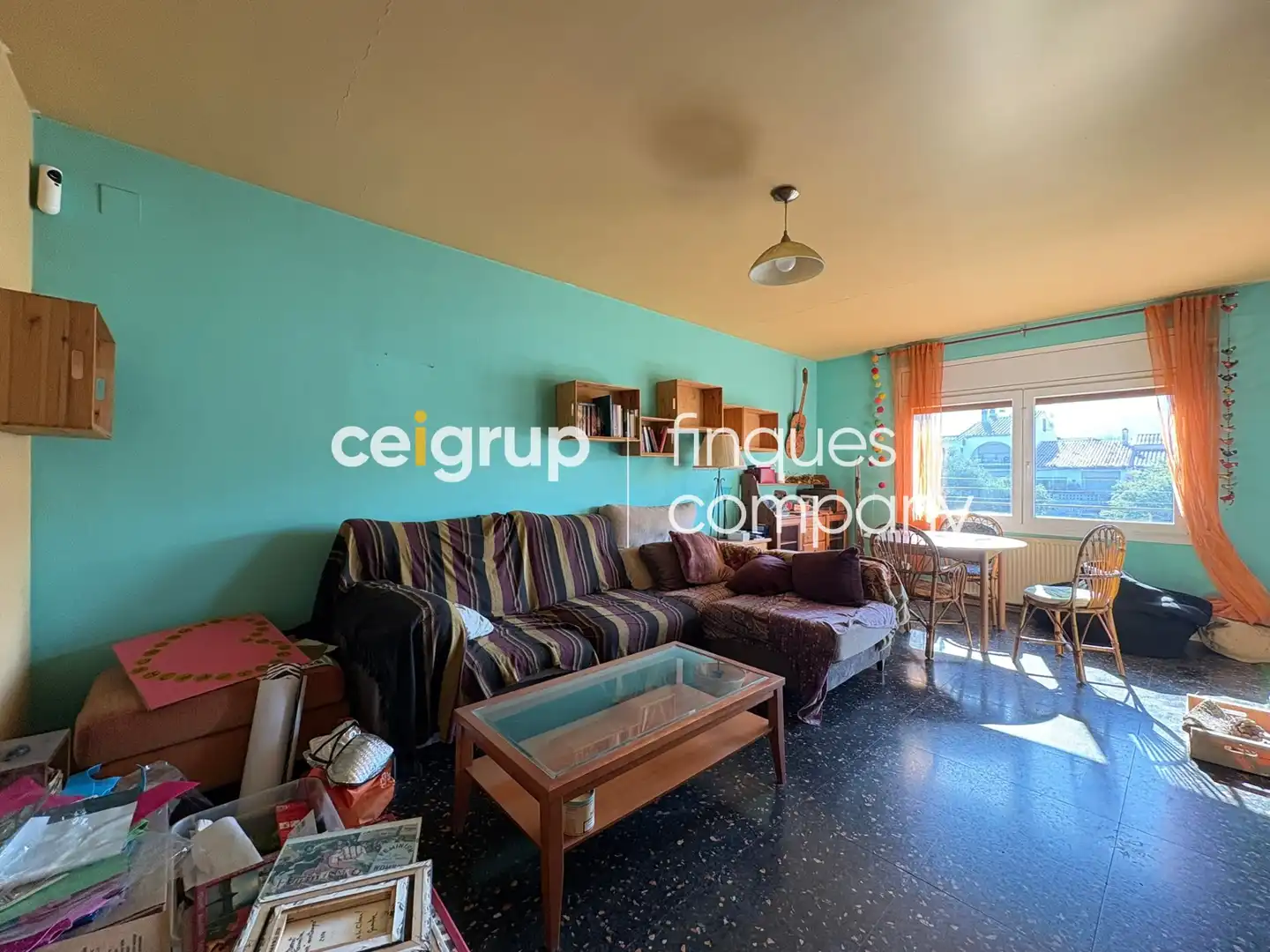 Sala de estar de Piso en venta en Sarrià de Ter con Calefacción y Terraza