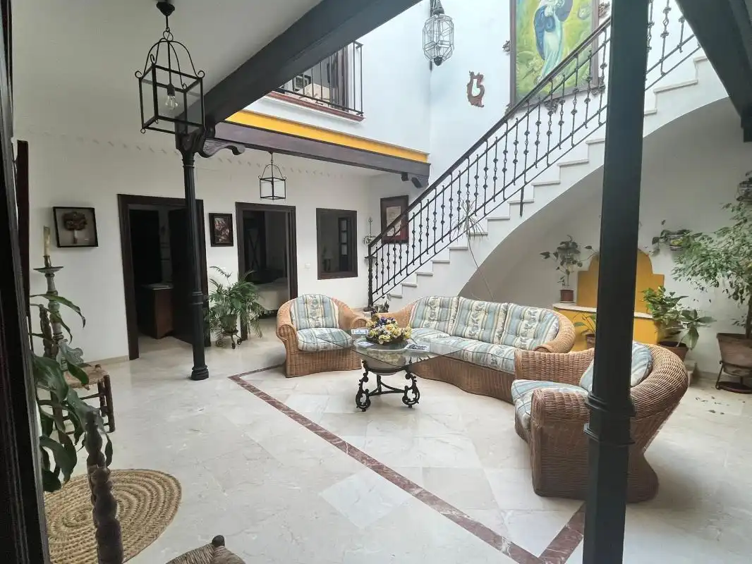 Casa adosada en venta en Écija con Calefacción, Terraza y Balcón