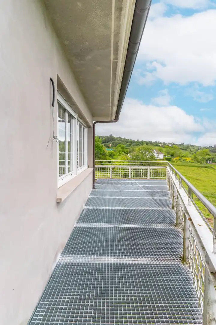 Terrassa de Casa o xalet en venda en Oviedo  amb Jardí privat, Terrassa i Balcó