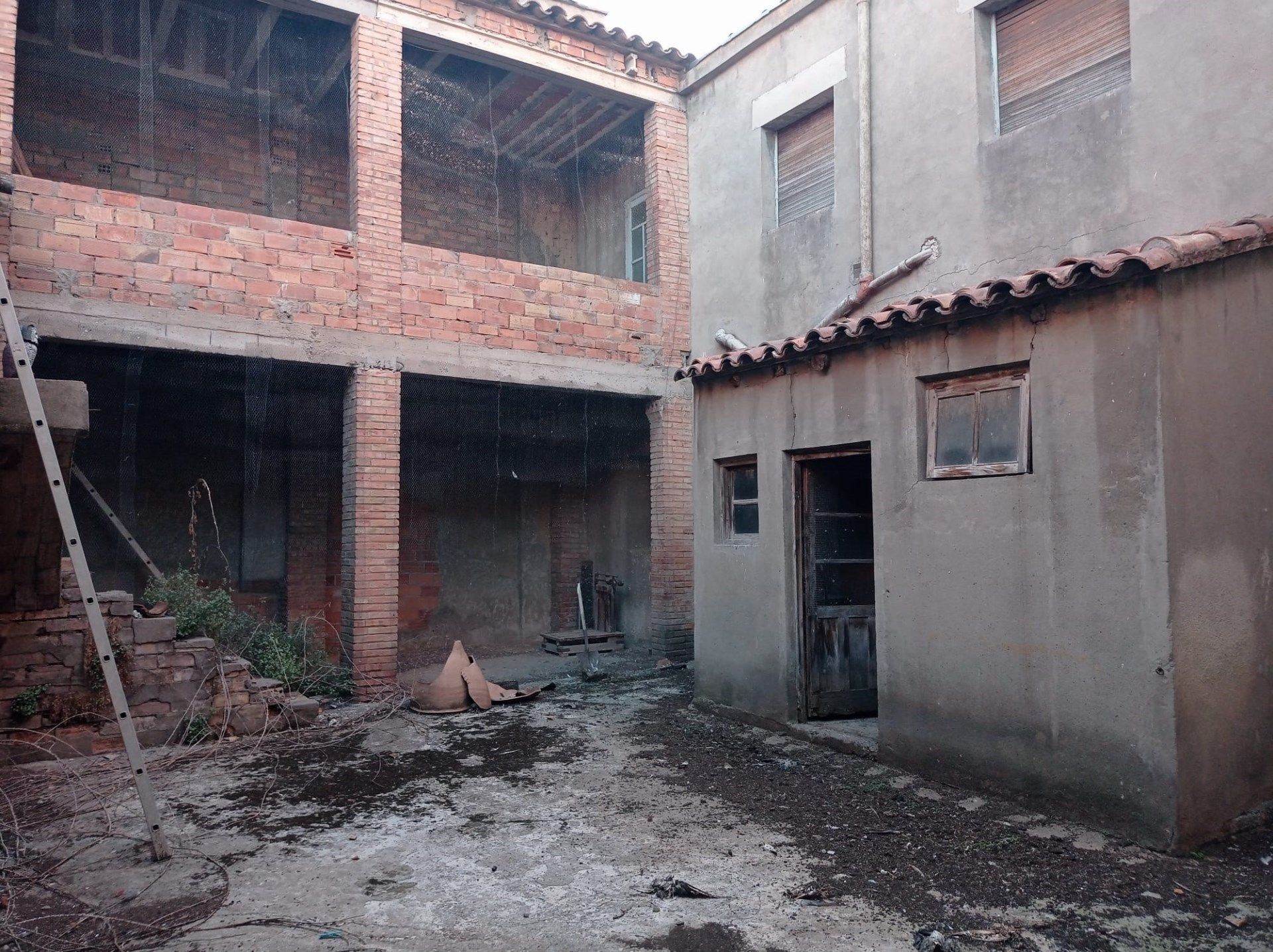 Vista exterior de Finca rústica en venda en Monzón amb Terrassa i Balcó