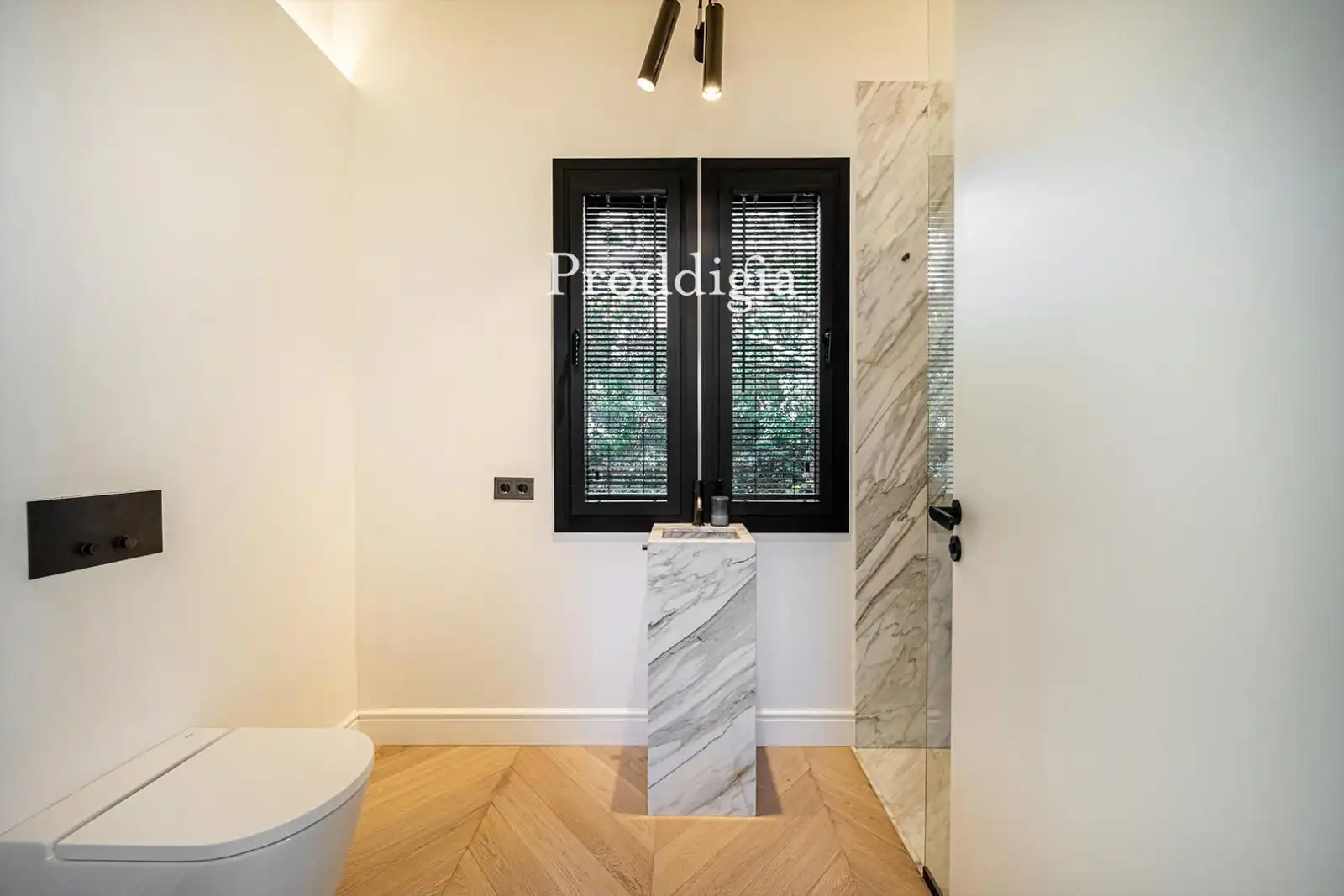 Bany de Casa o xalet en venda en Barcelona amb Aire condicionat, Calefacció i Jardí privat