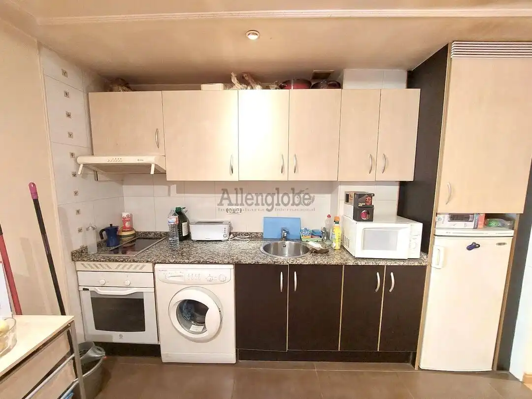 Cuina de Pis en venda en Oviedo  amb Calefacció