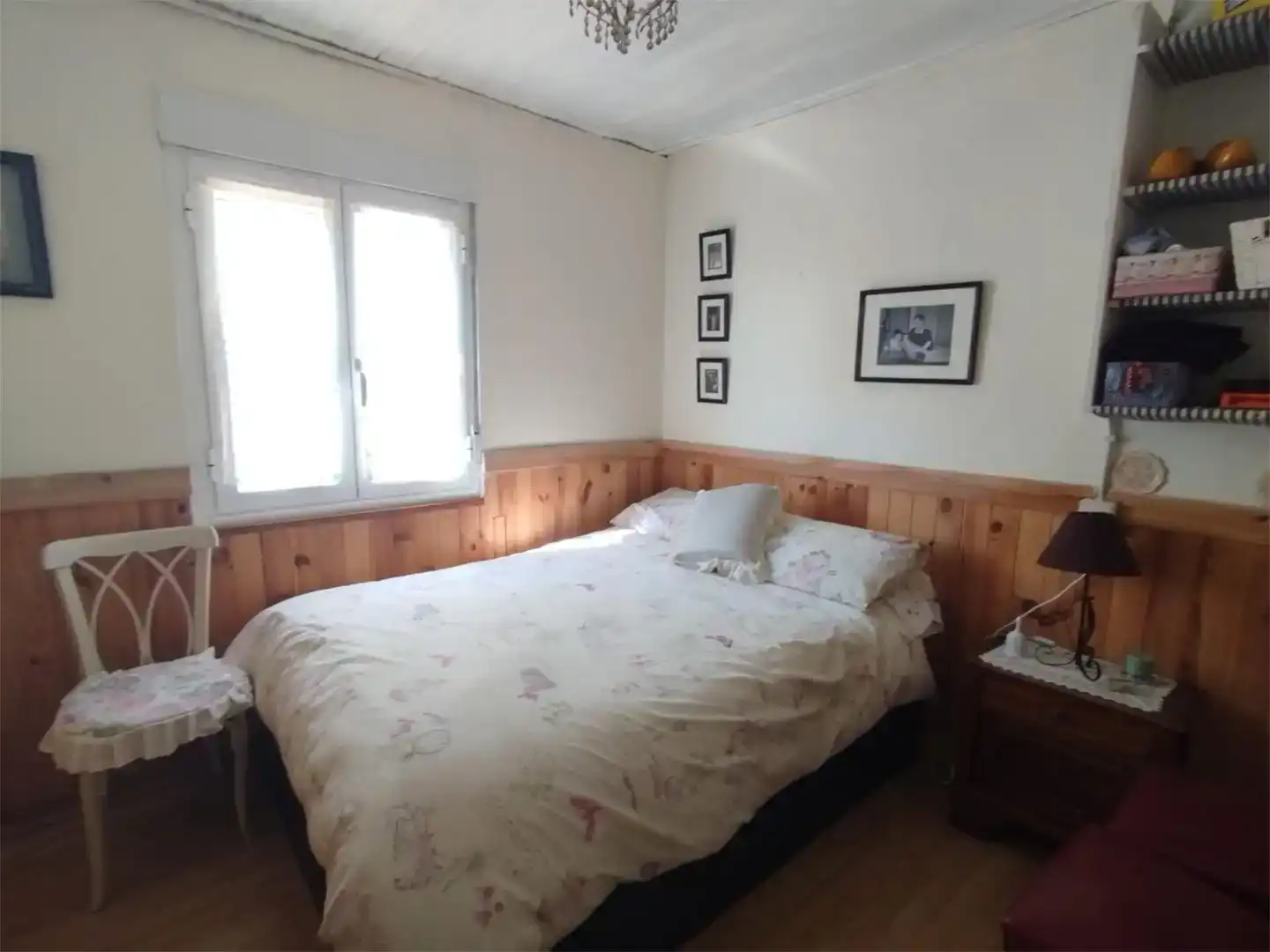 Dormitori de Finca rústica en venda en Garrafe de Torío amb Jardí privat, Parquet i Moblat