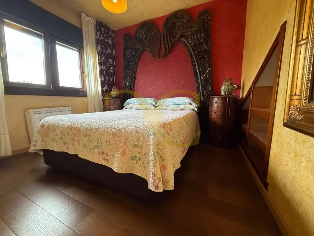 Schlafzimmer von Maisonette zum Verkauf in Llanes mit Heizung, Privatgarten und Terrasse