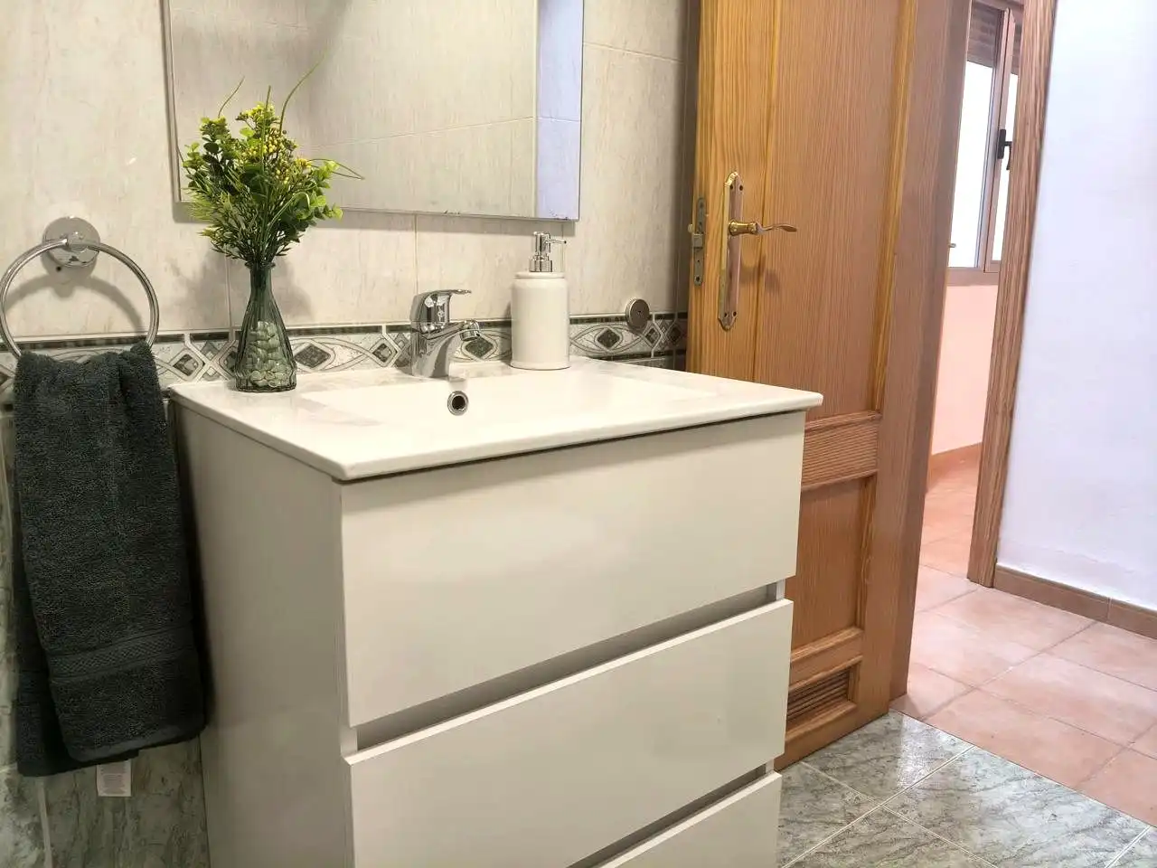 Badezimmer von Erdgeschoss zur Miete in Alhaurín de la Torre mit Klimaanlage und Abstellraum