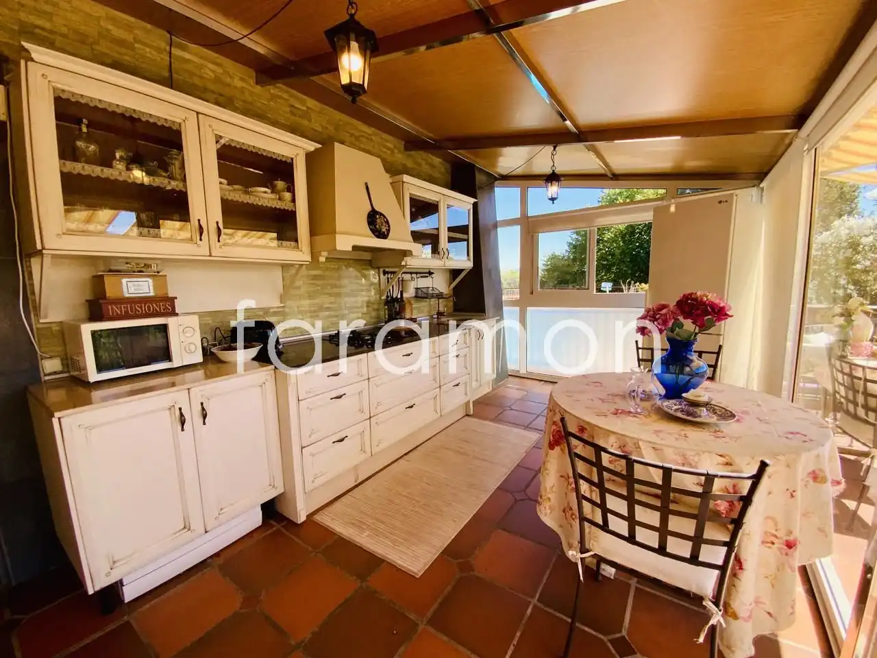 Cocina de Casa o chalet en venta en Carracedelo con Calefacción, Jardín privado y Terraza