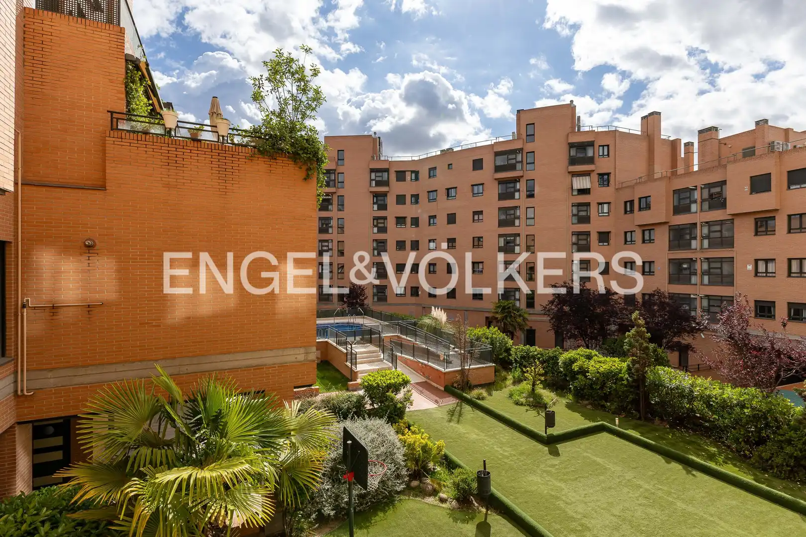 Terrassa de Dúplex en venda en Madrid amb Aire condicionat, Calefacció i Jardí privat