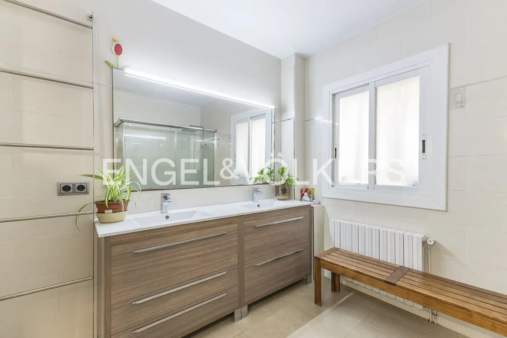 Bathroom of Houses for sale in Castelldefels  with Air Conditioner, Heating and Private garden