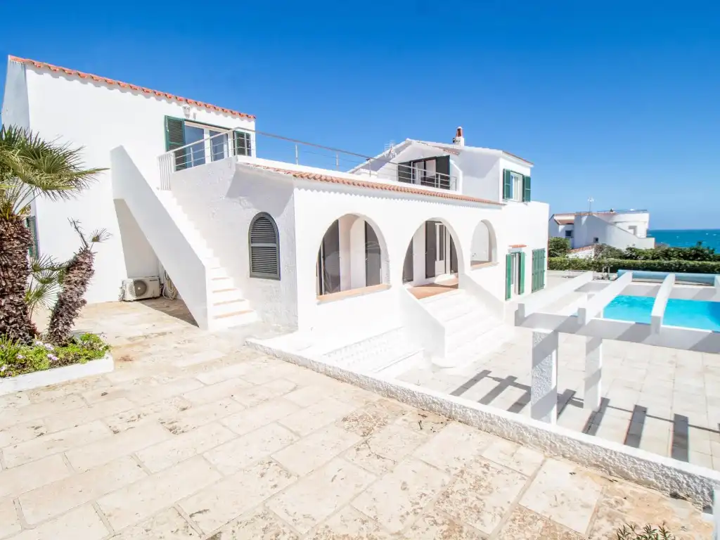 Vista exterior de Casa o xalet en venda en Sant Lluís amb Aire condicionat, Jardí privat i Terrassa