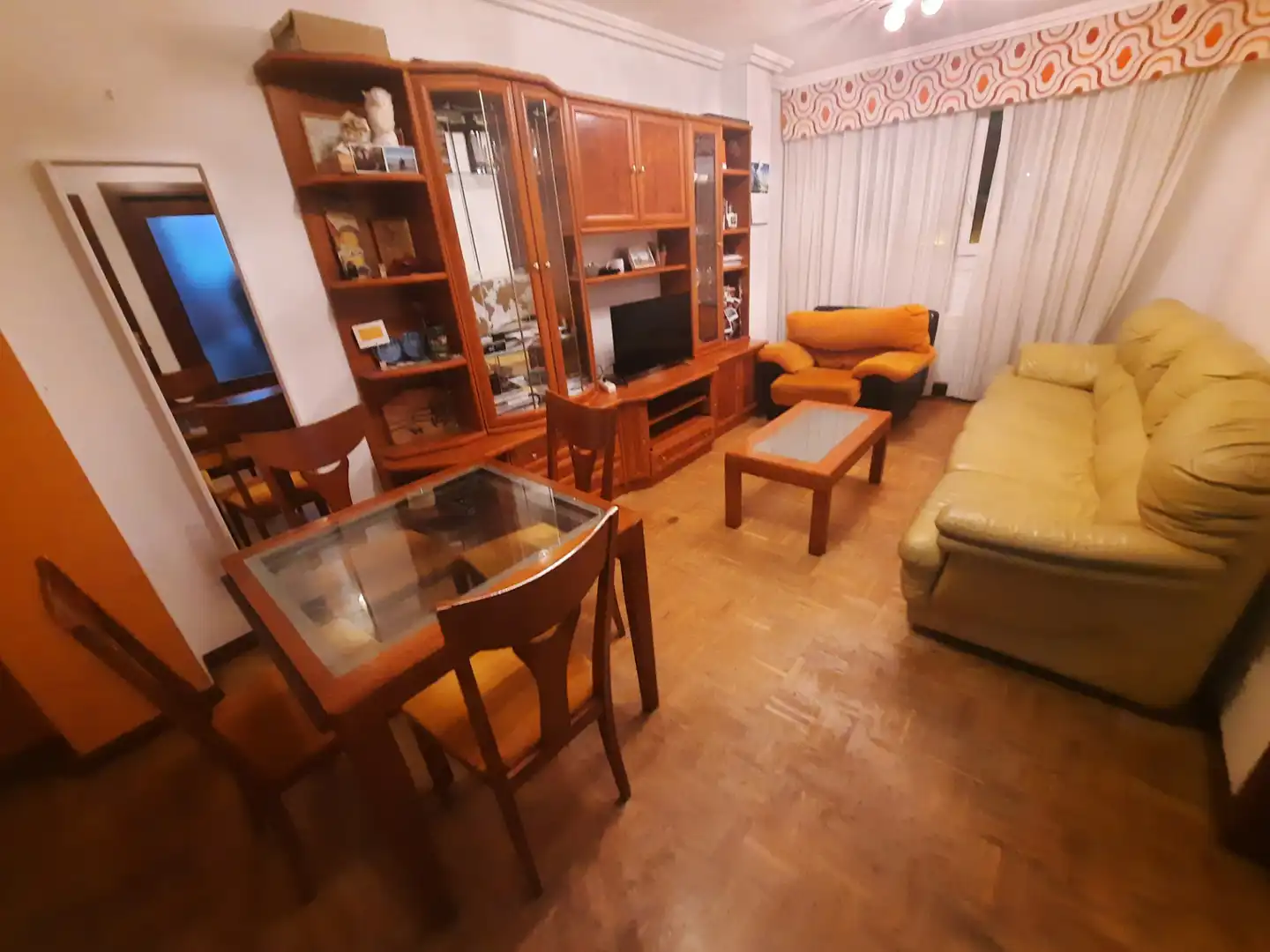 Sala d'estar de Pis en venda en Barakaldo  amb Calefacció, Traster i Moblat