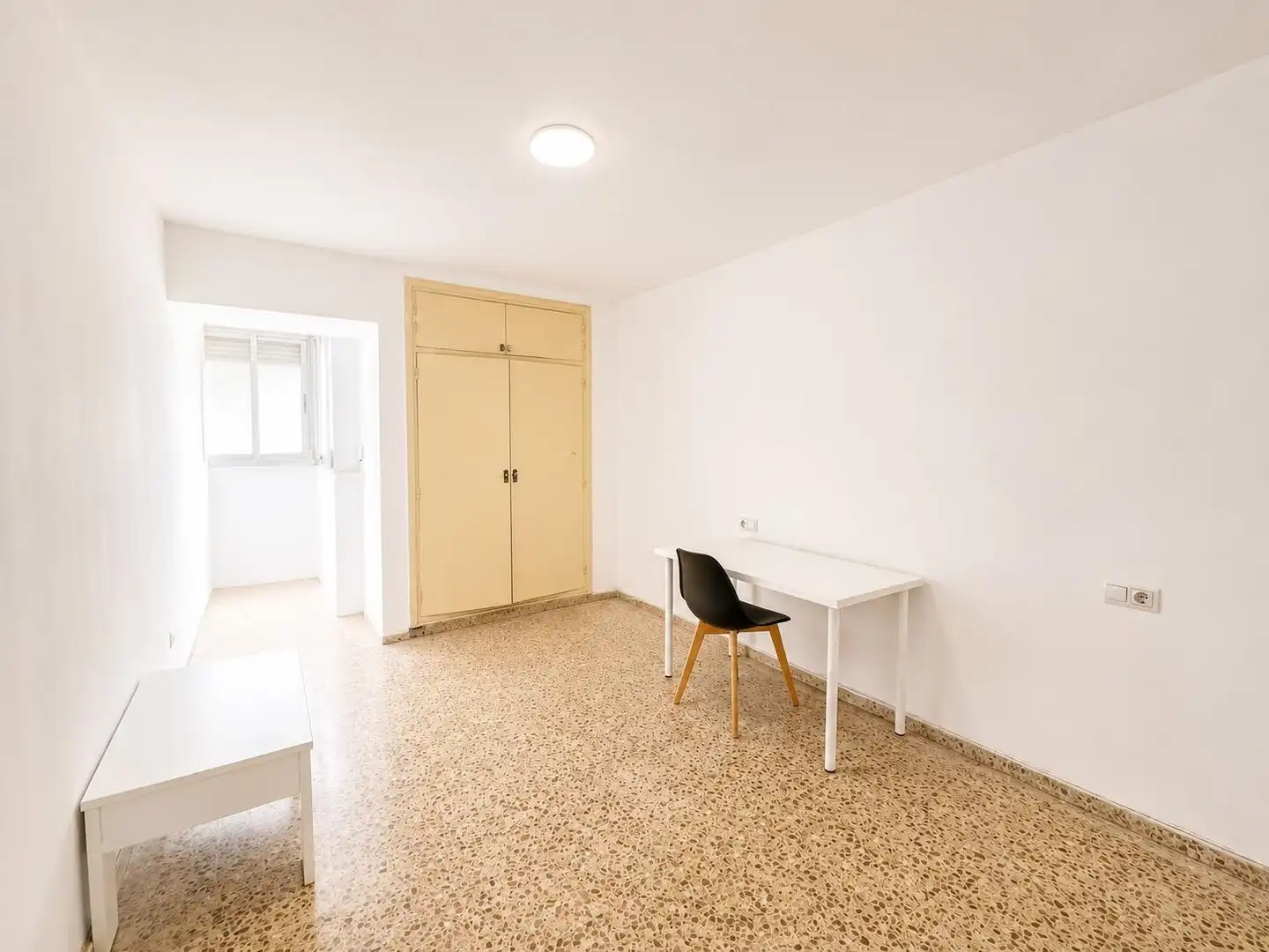 Habitación de Piso en venta en Valencia con Balcón