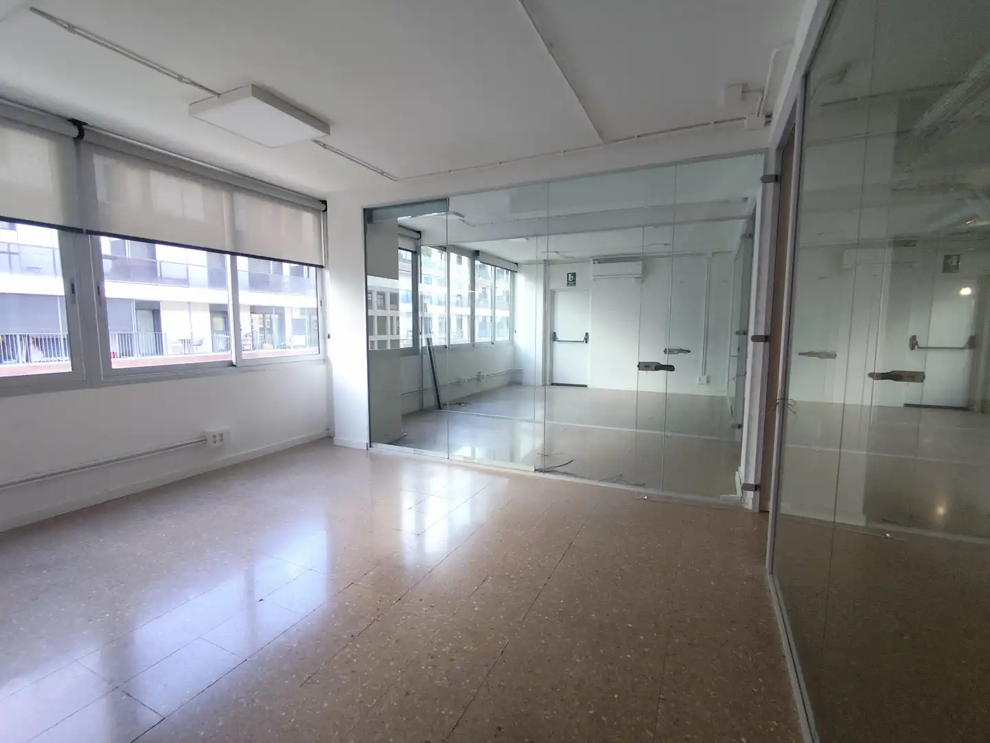 Büro zur Miete in Barcelona mit Klimaanlage und Alarm