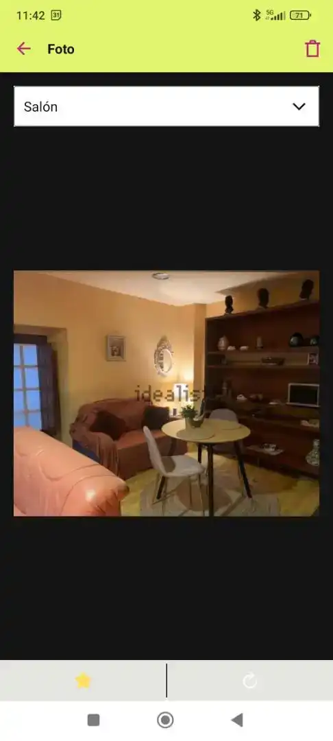 Dormitori de Apartament en venda en Viveiro amb Balcó