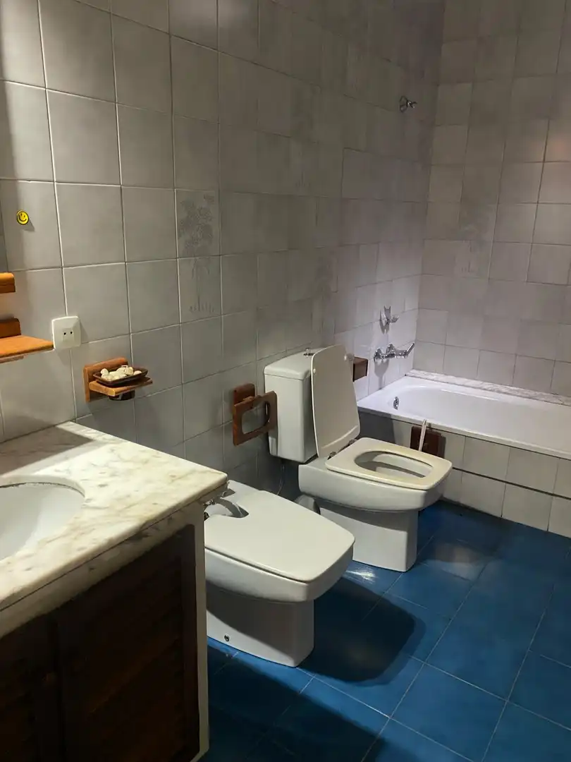 Baño de Casa adosada en venta en Salt con Calefacción, Jardín privado y Terraza