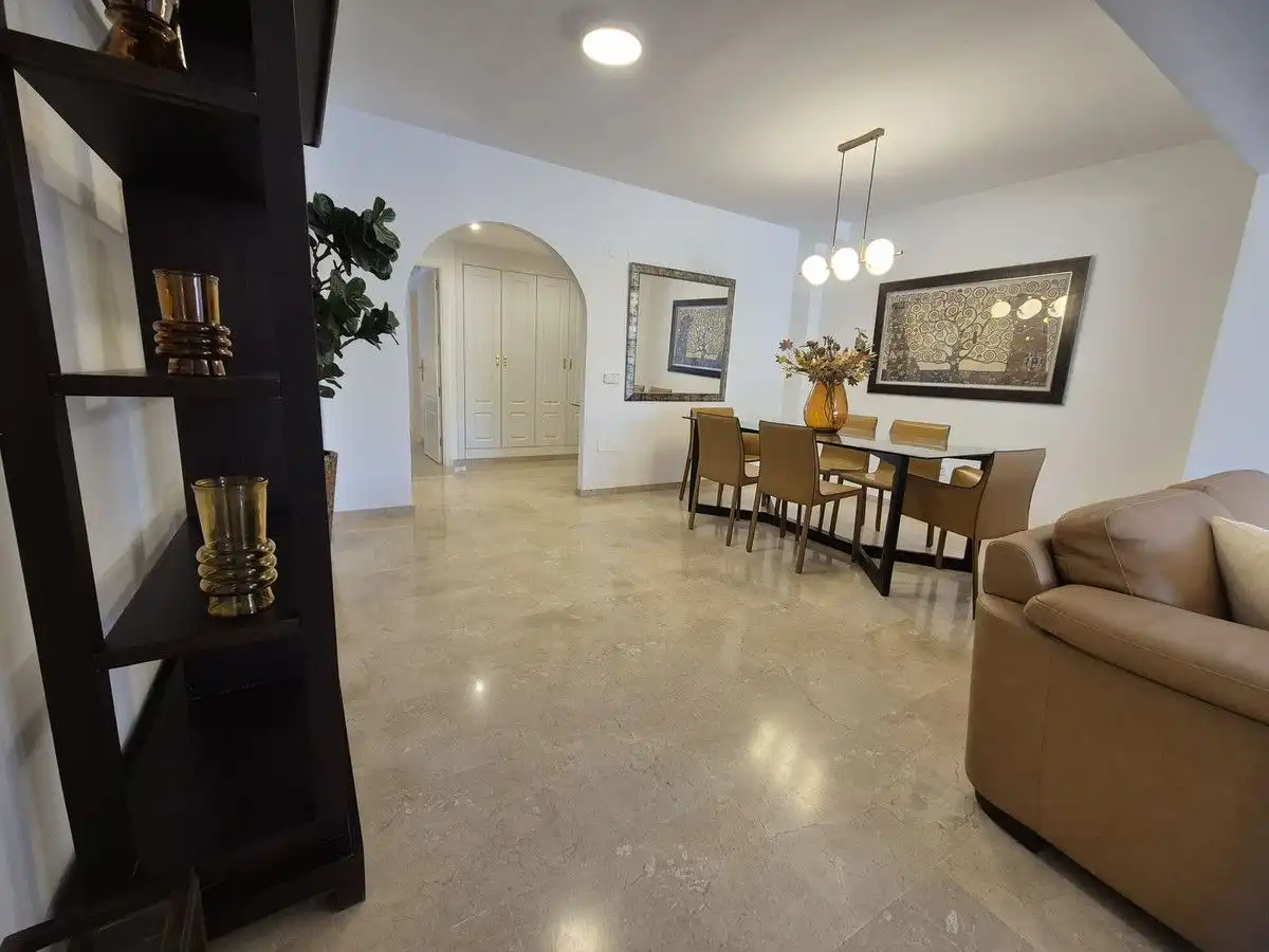 Menjador de Apartament de lloguer en Marbella amb Aire condicionat, Calefacció i Terrassa