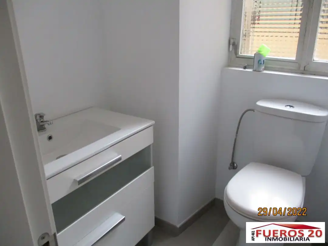 Badezimmer von Geschaftsraum zur Miete in Loiu