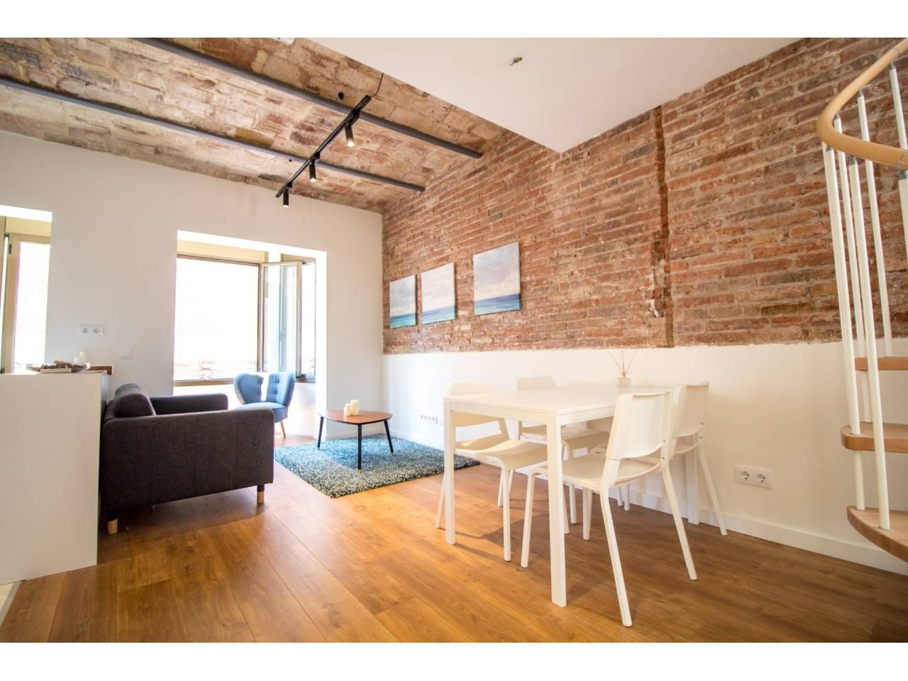 Exterior view of Attic to rent in  Barcelona Capital  with Air Conditioner, Heating and Parquet flooring