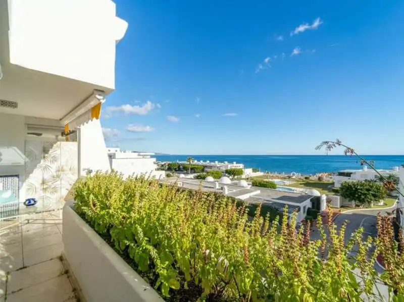 Vista exterior de Apartament en venda en Marbella amb Aire condicionat, Calefacció i Terrassa