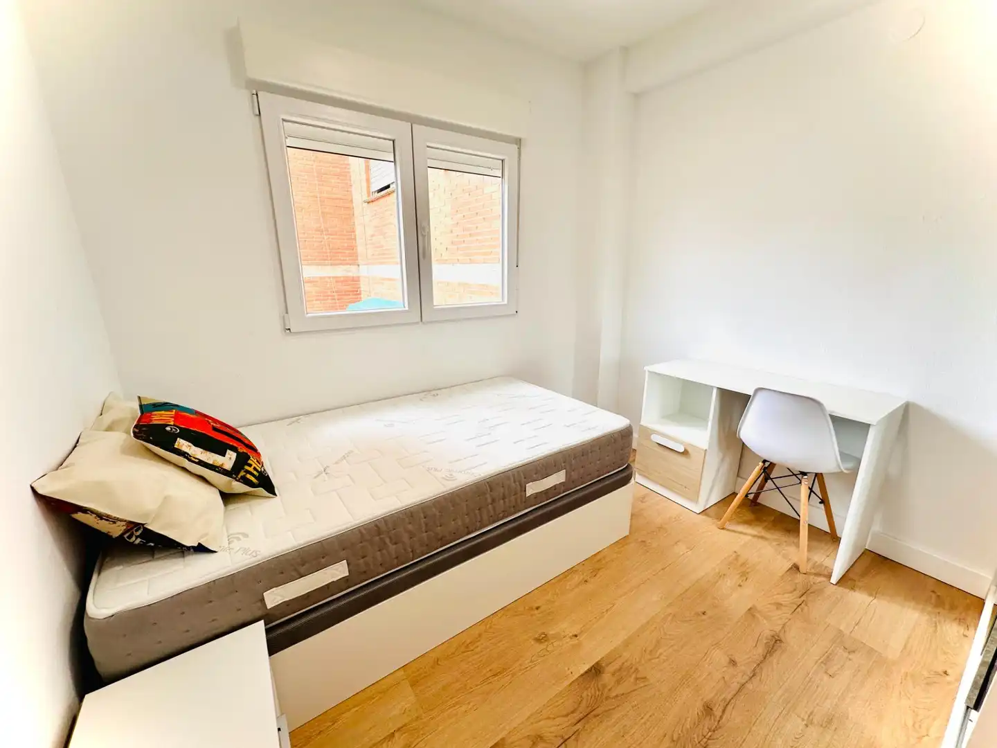 Room in Calle FRAY JUAN SANCHEZ COTAN, Cartuja