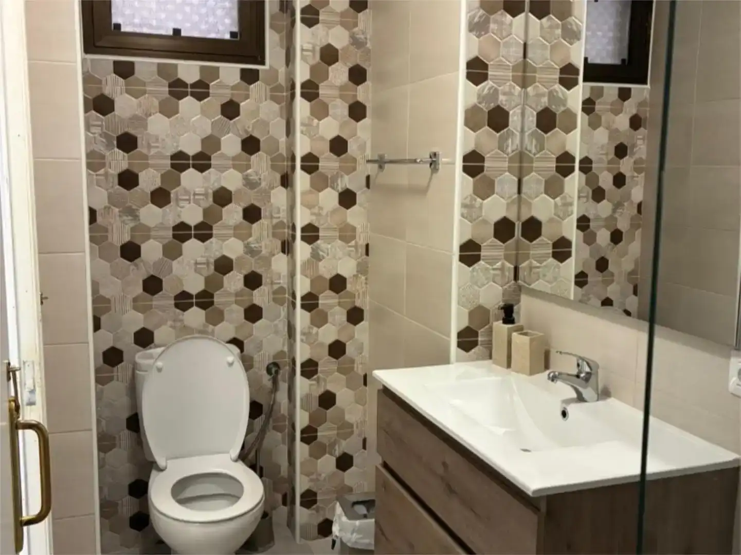 Badezimmer von Wohnung zur Miete in Arona mit Balkon