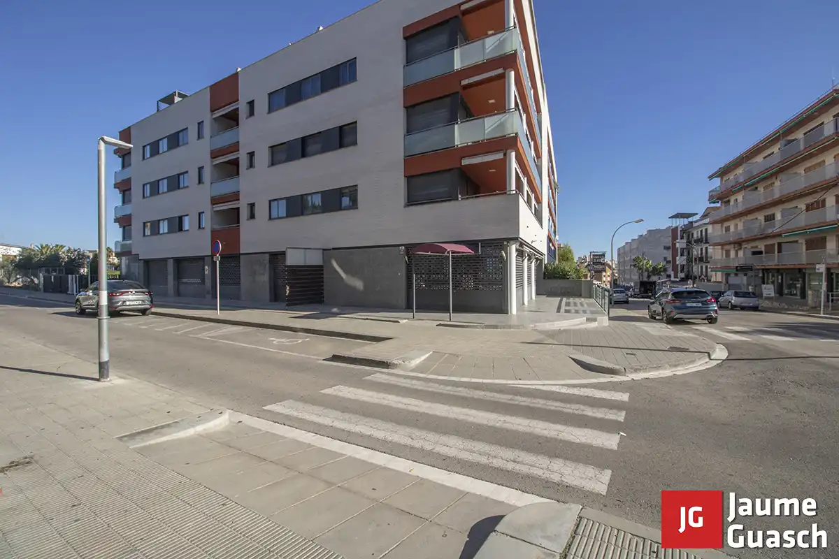 Vista exterior de Local en venta en Torredembarra con Terraza