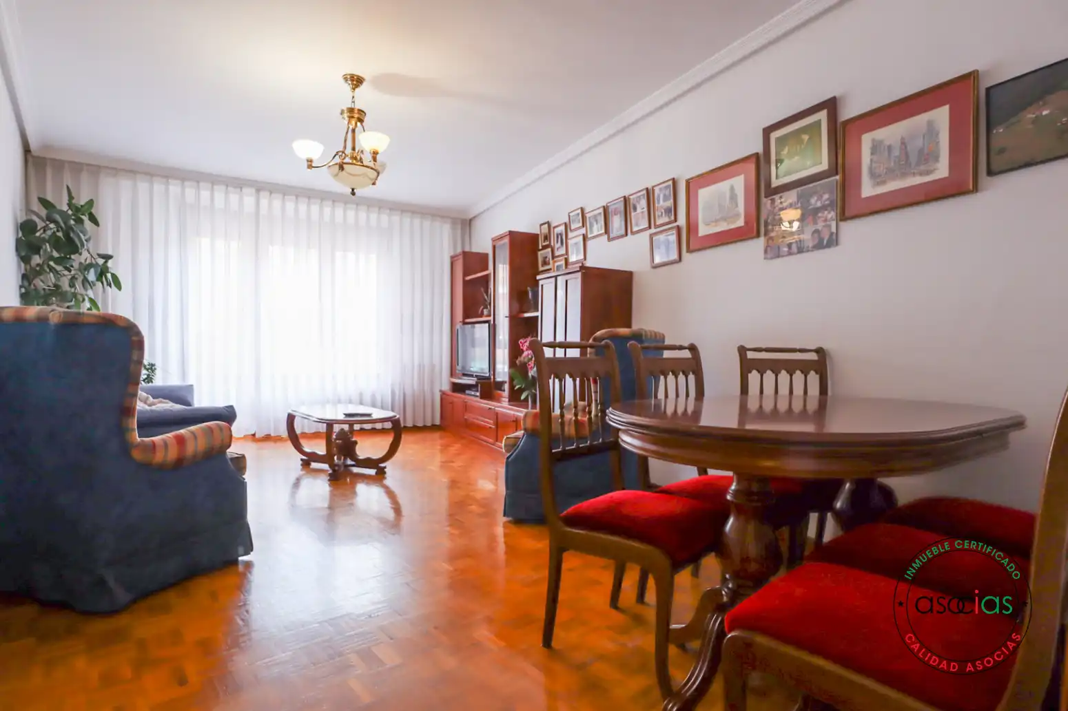 Sala de estar de Piso en venta en Oviedo  con Calefacción, Parquet y Terraza