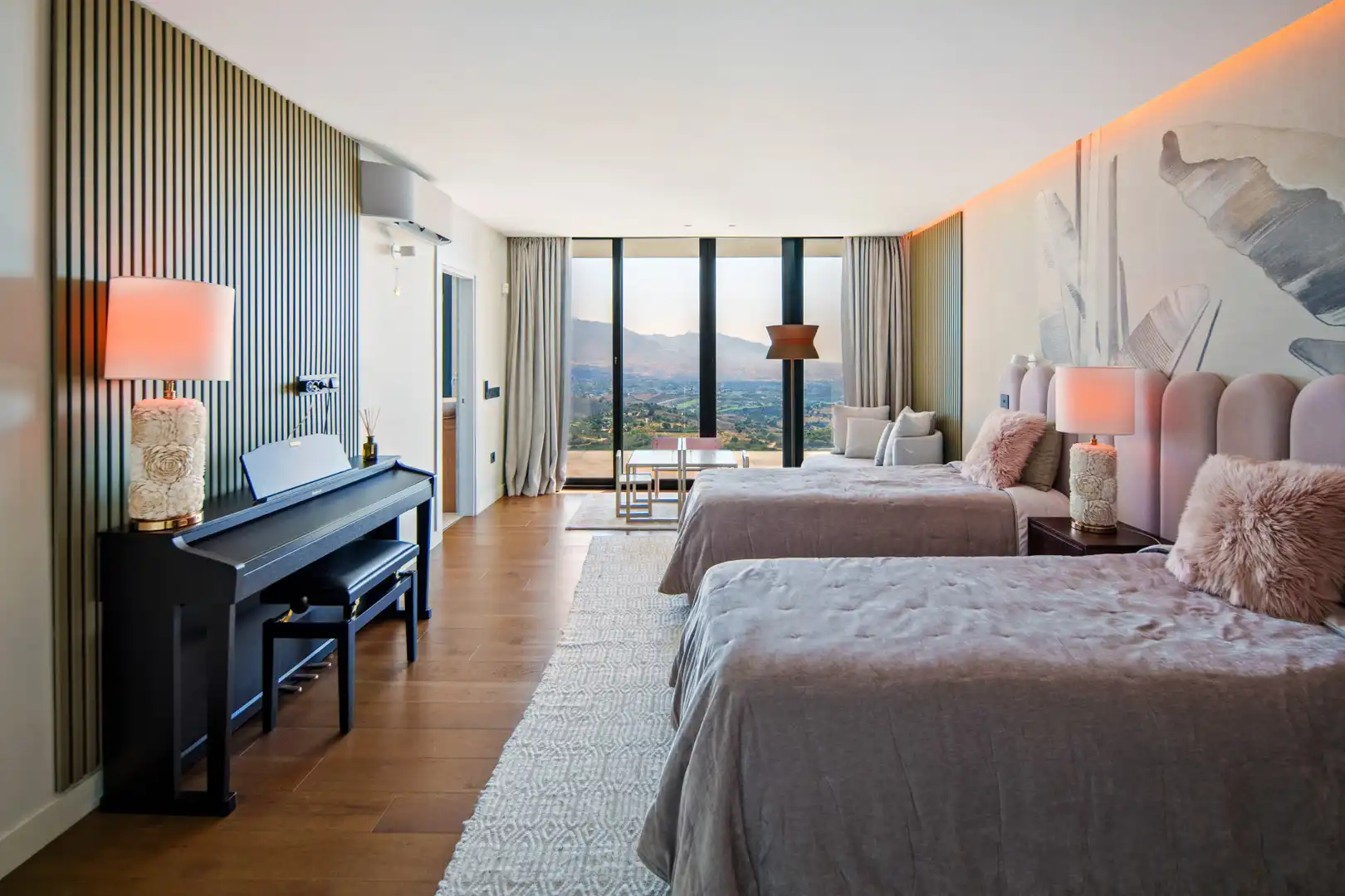 Bedroom of Houses for sale in Marbella  with Air Conditioner, Private garden and Terrace