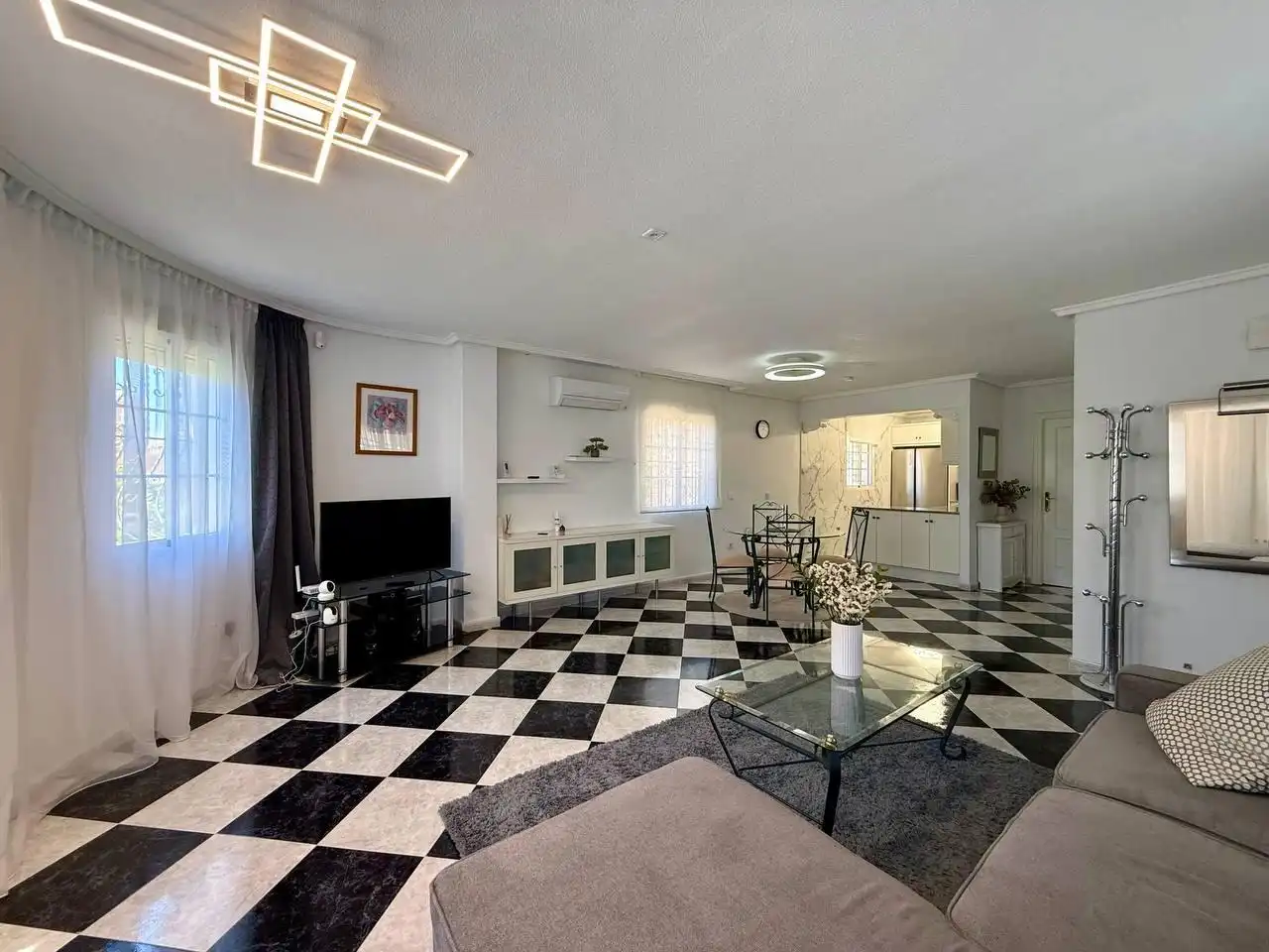 Sala d'estar de Casa o xalet en venda en Orihuela amb Aire condicionat, Calefacció i Jardí privat