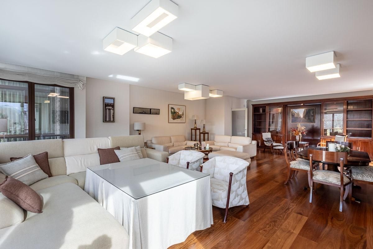 Living room of Flat for sale in  Granada Capital  with Air Conditioner, Heating and Parquet flooring