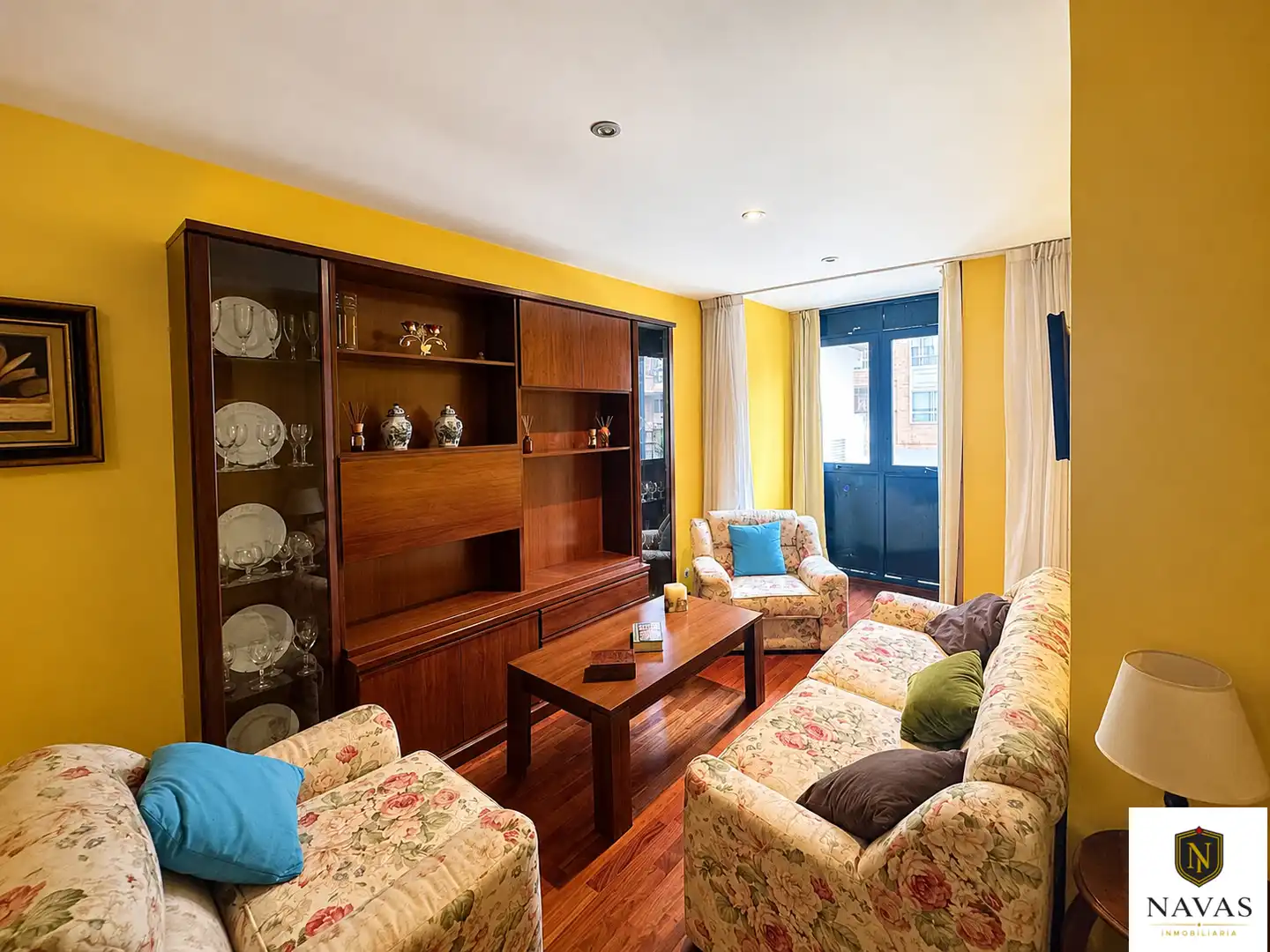 Living room of Flat for sale in Vigo   with Heating, Parquet flooring and Furnished