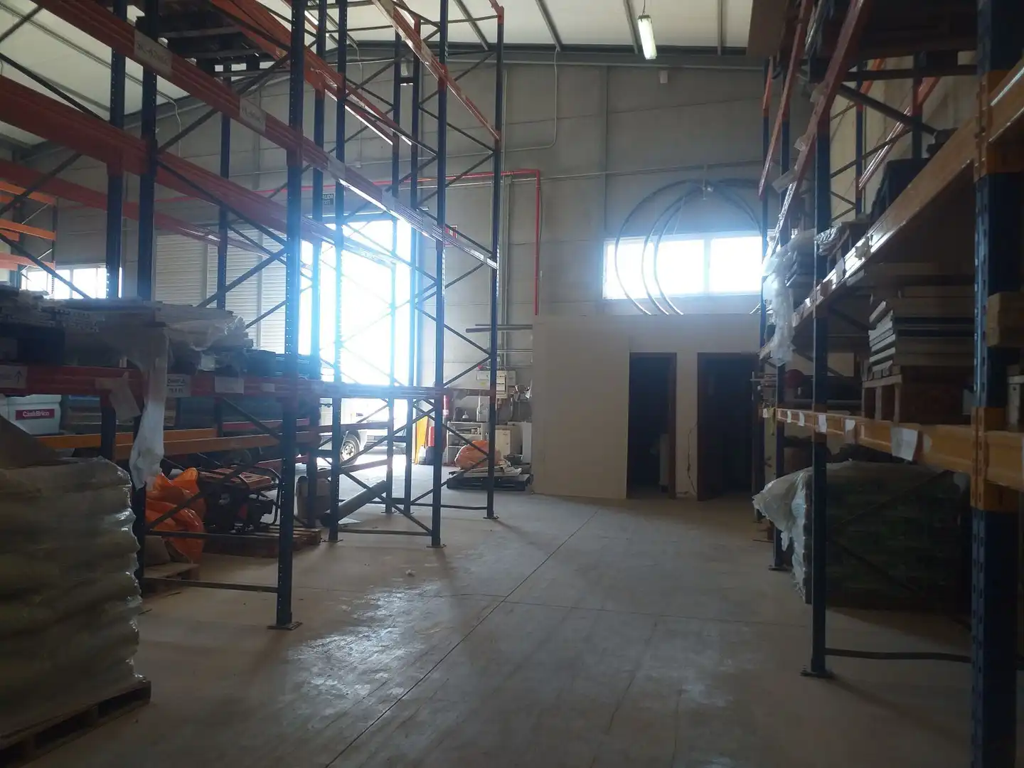 Industrial buildings for rent in Arona