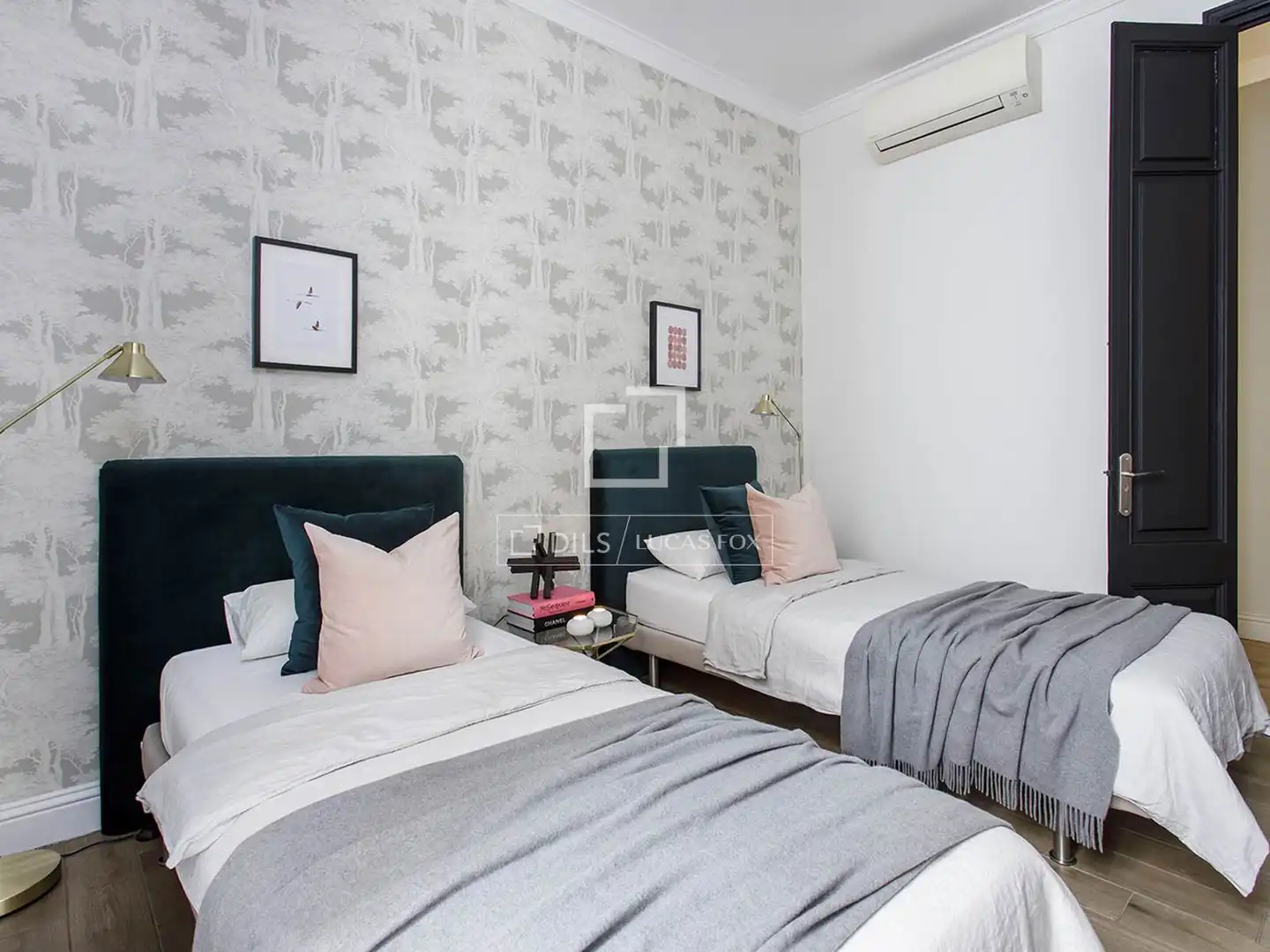 Bedroom of Flat for sale in Barcelona  with Air Conditioner, Heating and Furnished