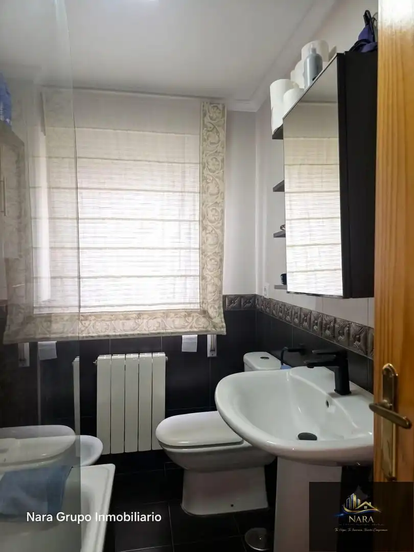 Badezimmer von Wohnung zum Verkauf in Santander mit Heizung, Privatgarten und Parkett