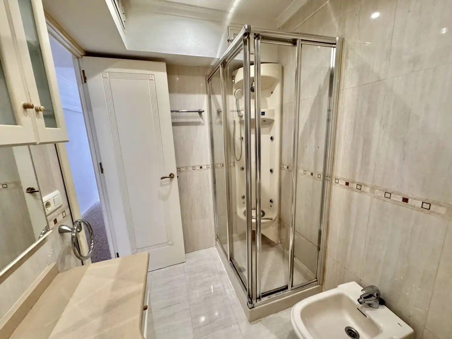Baño de Apartamento en venta en Torremolinos con Aire acondicionado, Calefacción y Trastero