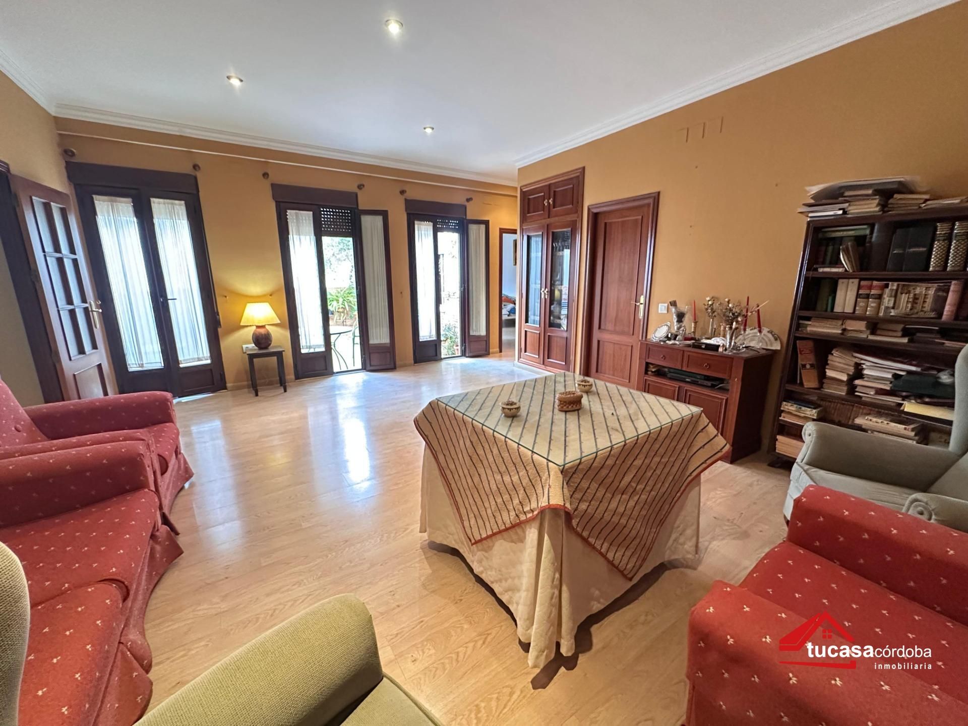 Sala de estar de Planta baja en venta en  Córdoba Capital con Parquet y Terraza