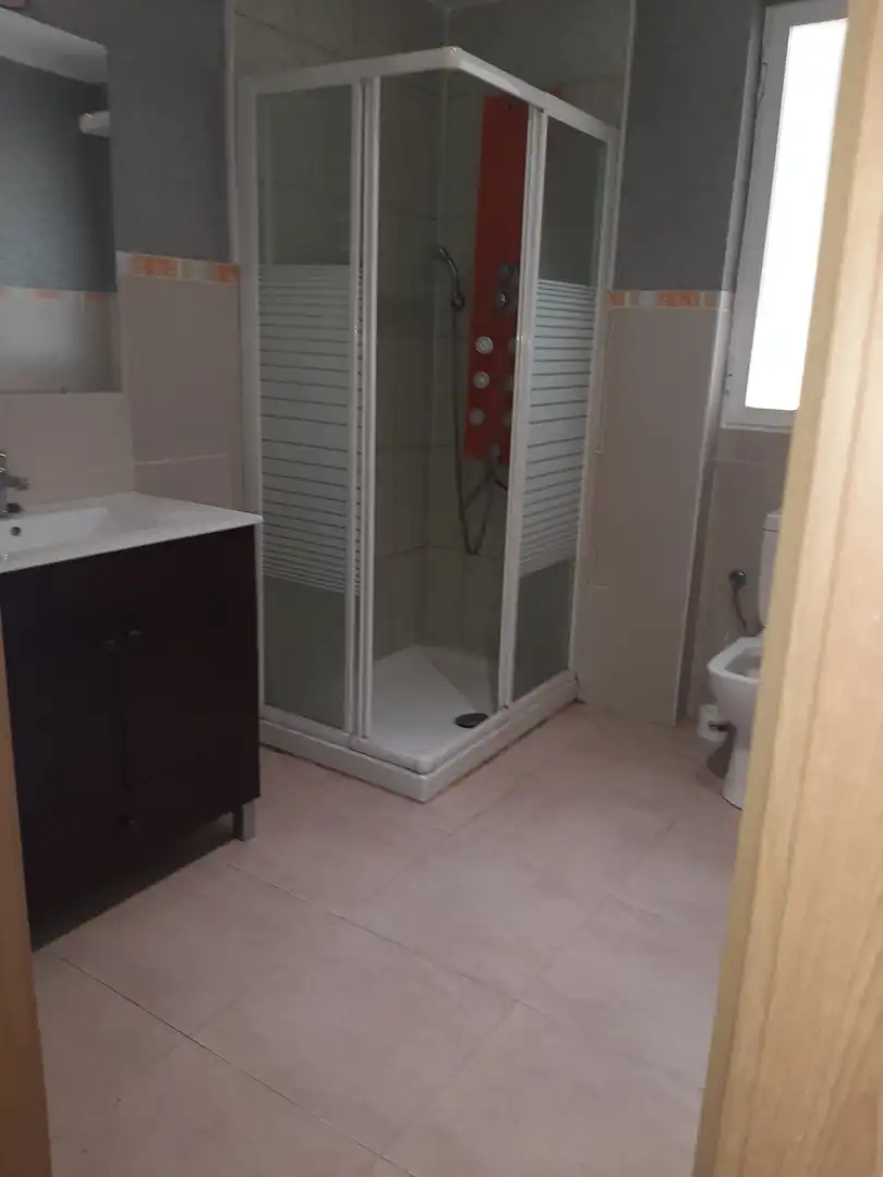 Bathroom of Flat for rent in Valencia  with Air Conditioner, Furnished and Oven