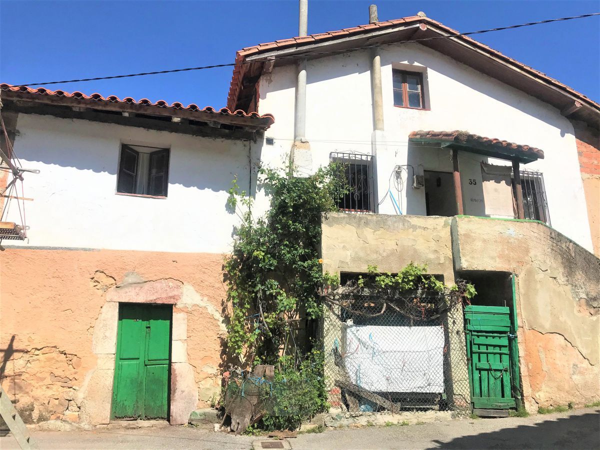 Exterior view of House or chalet for sale in Yernes y Tameza  with Heating and Furnished