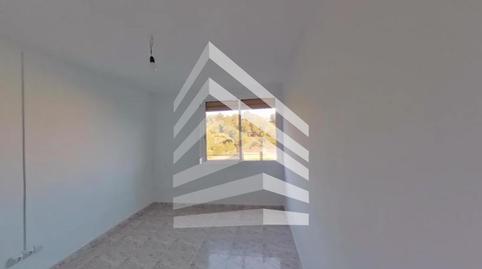 Foto 2 de Pis en venda a Carrer de Perafita, Ciutat Meridiana, Barcelona