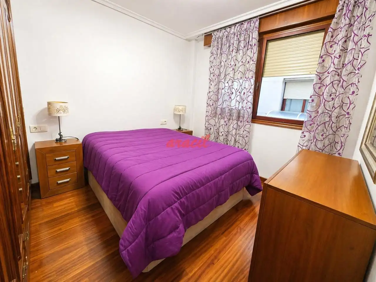 Dormitori de Apartament de lloguer en Ourense Capital  amb Calefacció, Traster i Moblat