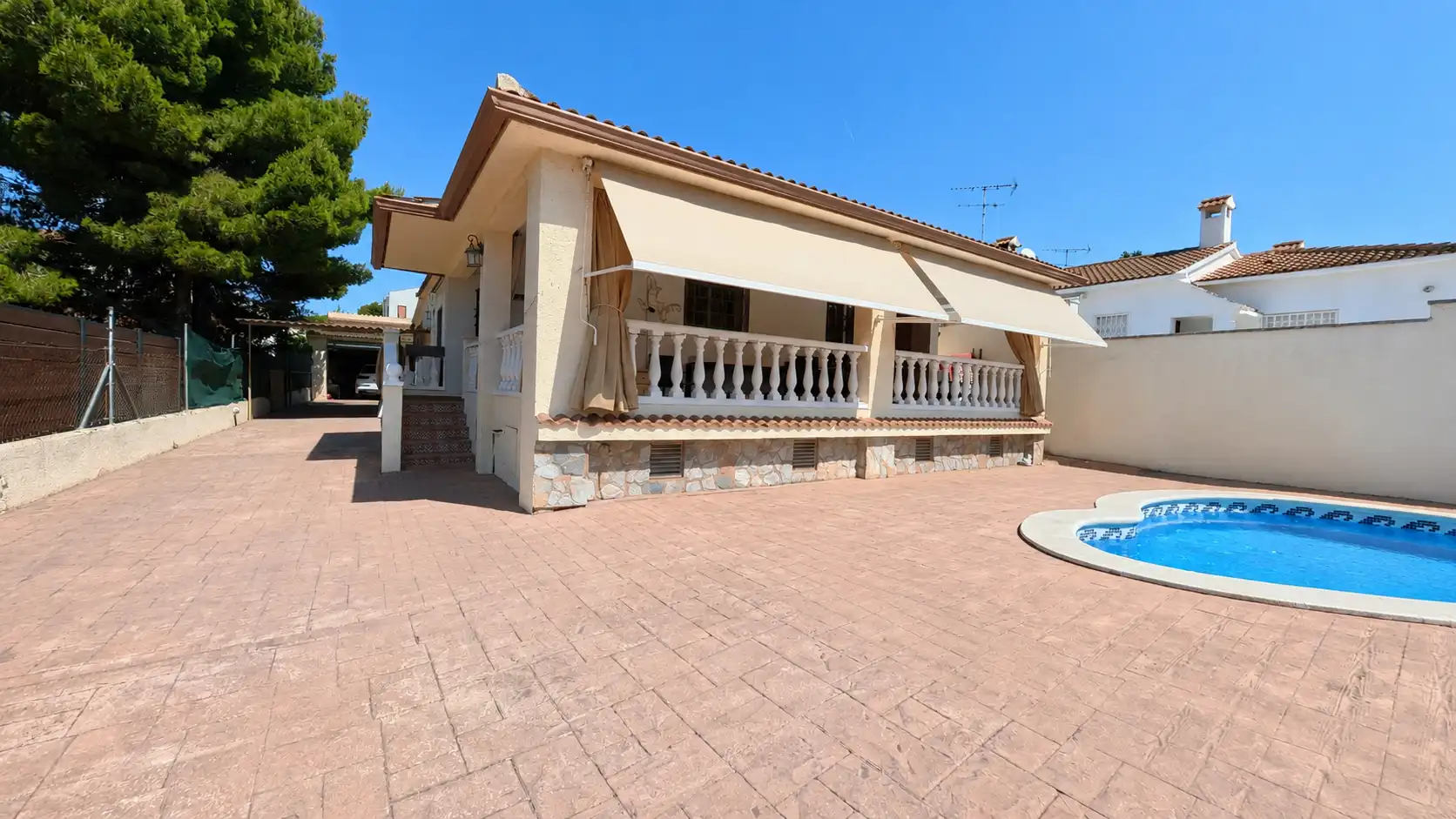 Vista exterior de Casa o chalet en venta en Cunit con Aire acondicionado, Calefacción y Jardín privado