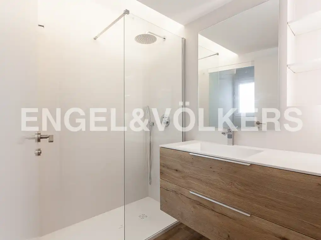 Baño de Piso de alquiler en Valencia con Aire acondicionado y Calefacción