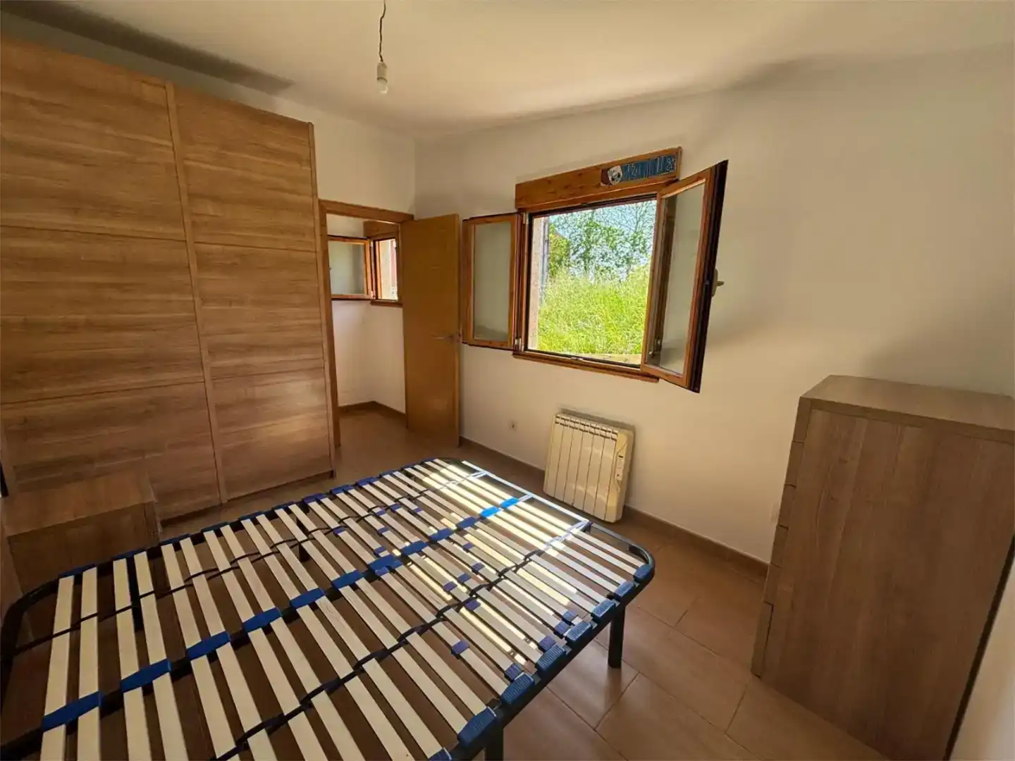 Dormitori de Casa adosada en venda en Guitiriz amb Jardí privat, Moblat i Forn