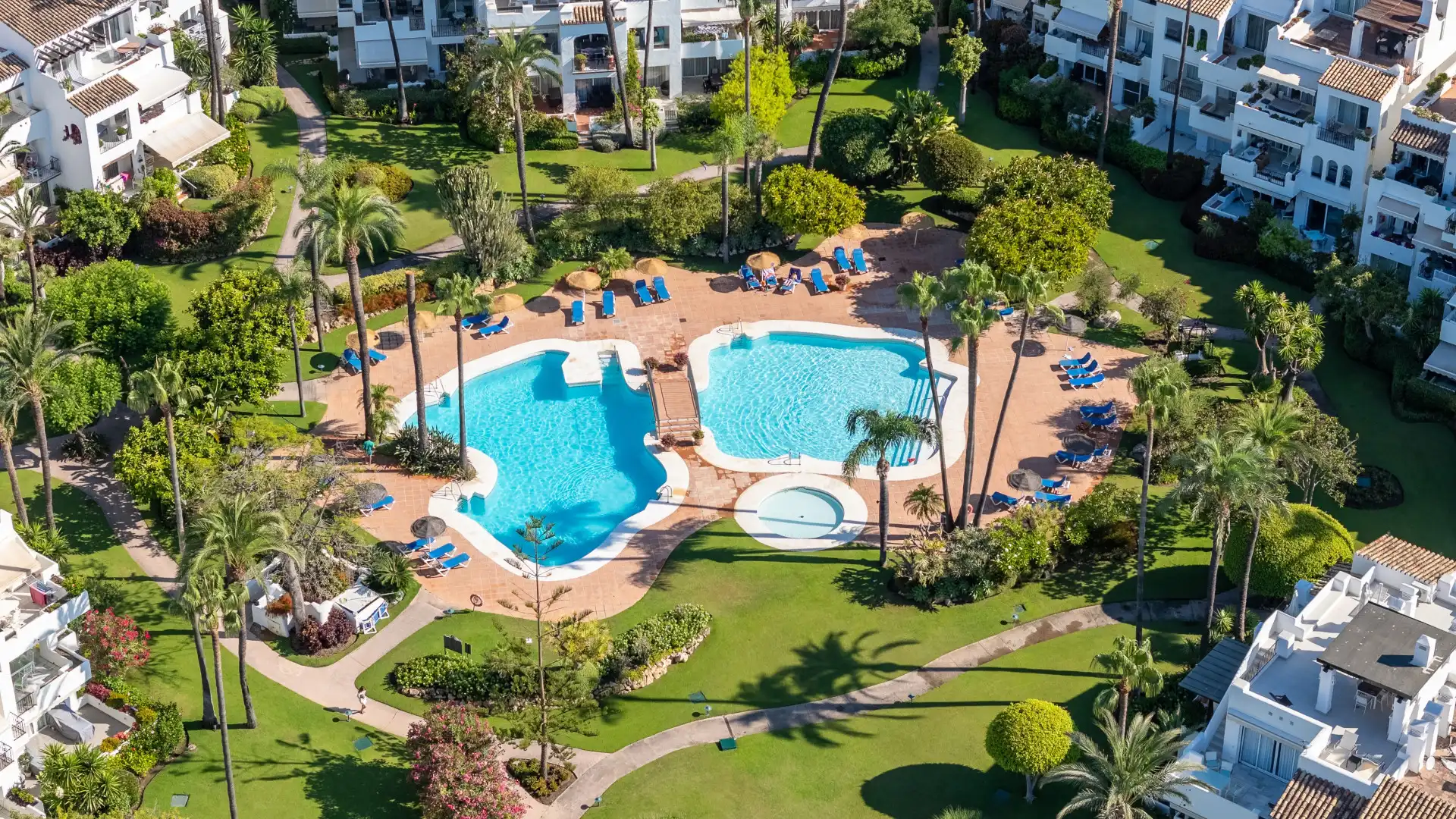 Swimming pool of Ground floor for sale in Estepona  with Air Conditioner, Private garden and Terrace