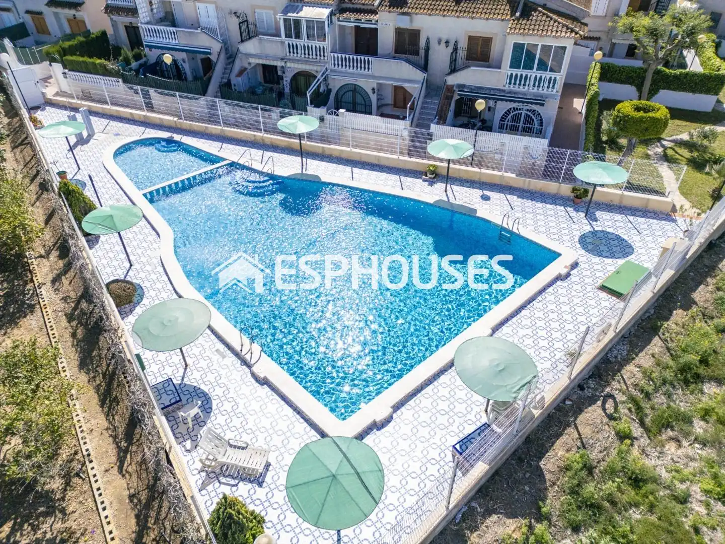 Piscina de Planta baja en venta en Guardamar del Segura con Aire acondicionado, Terraza y Balcón