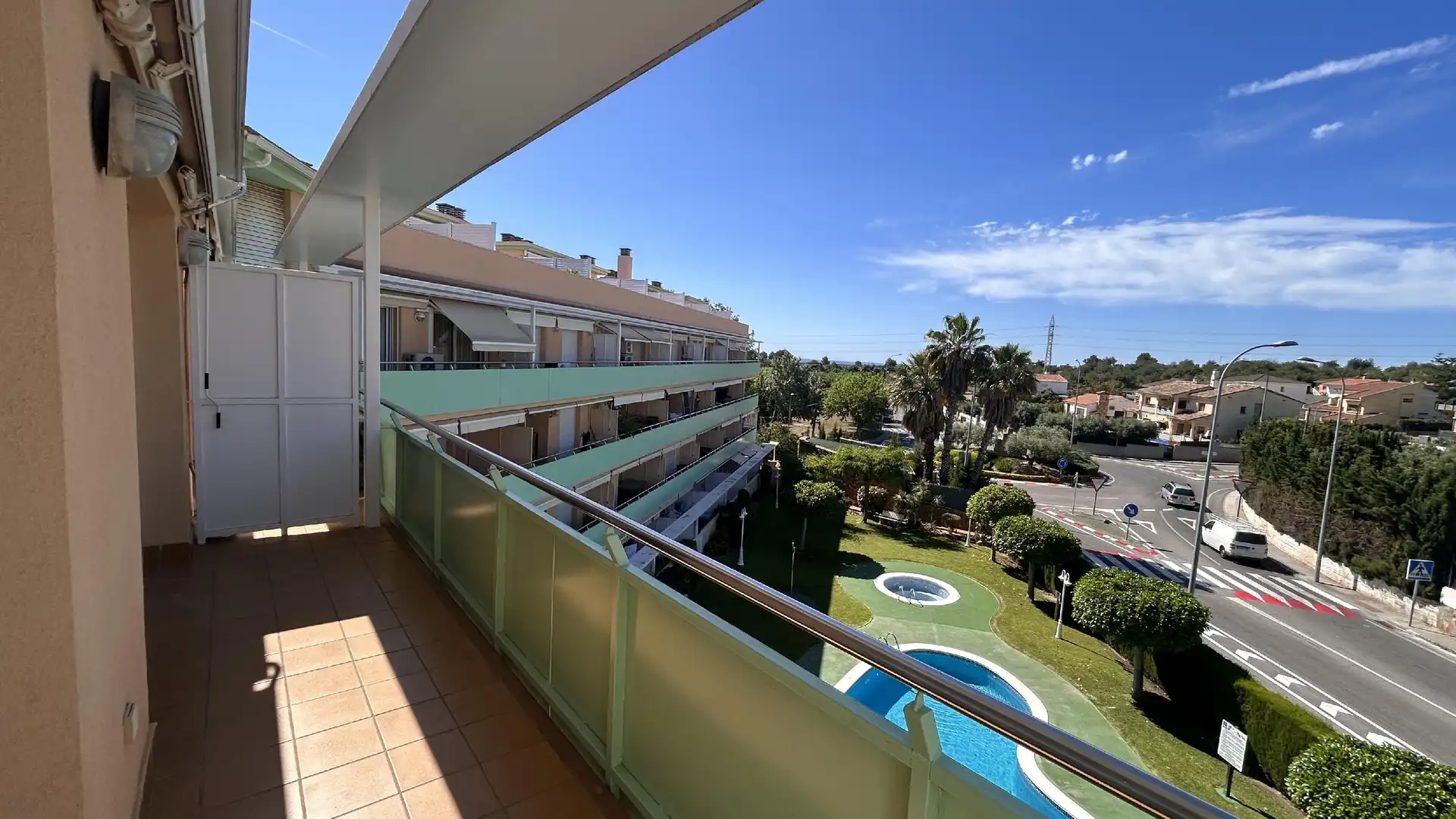 Vista exterior de Àtic en venda en La Pobla de Montornès   amb Aire condicionat, Calefacció i Jardí privat