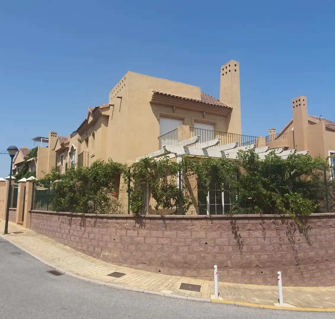 Casa con terraza en venta en Calle Calle Orfebres de Riviera, imagen 2