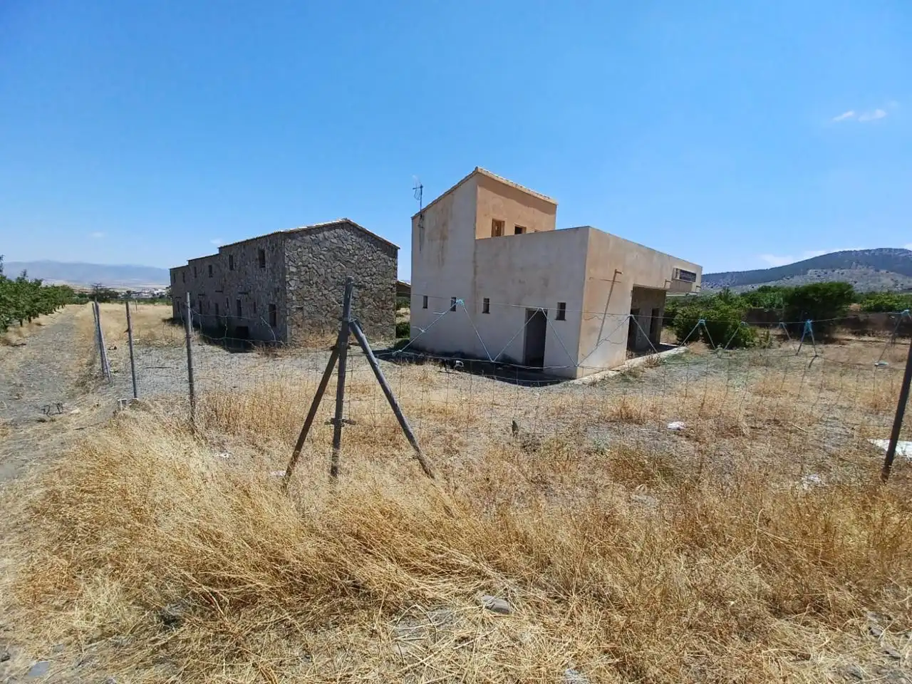 Buildings for sale in Dólar