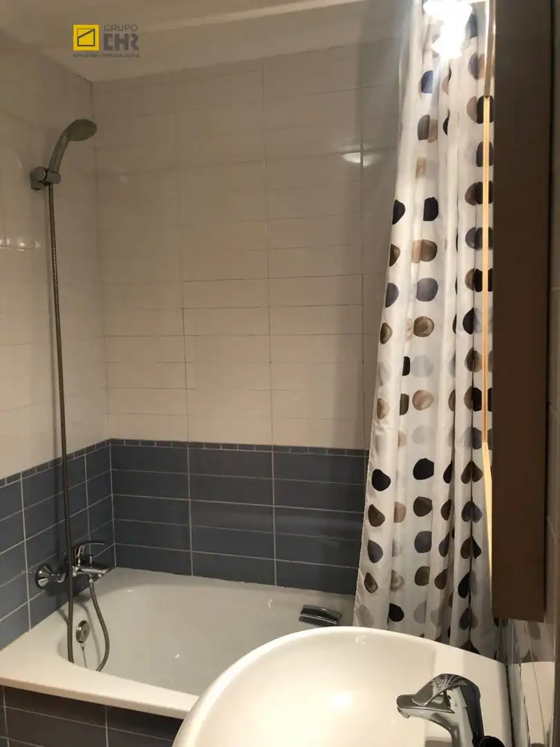 Bany de Pis de lloguer en Burgos amb Calefacció, Traster i Moblat