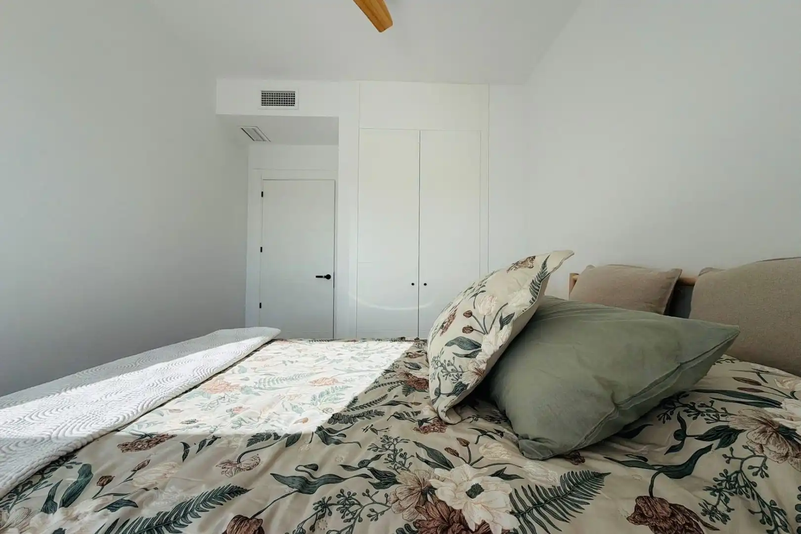 Dormitori de Apartament de lloguer en Fuengirola amb Balcó