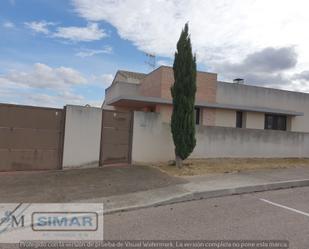 Vista exterior de Casa o xalet en venda en Layos amb Terrassa